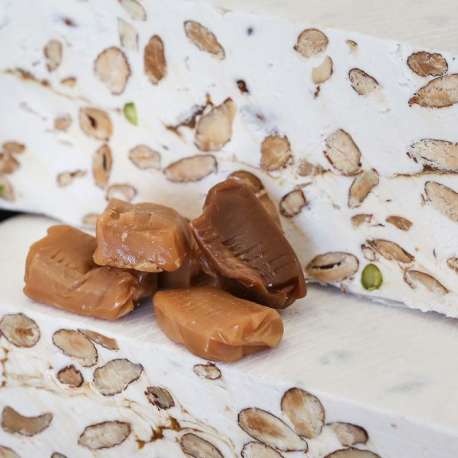 Zarter weißer Nougat mit gesalzenes Butterkaramell