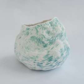 Vague, vase en porcelaine