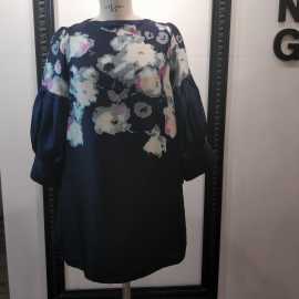 Dunkelblaues koreanisches Kleid aus Seide und Stoff